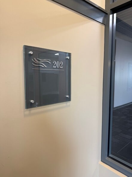 575 Fallbrook Blvd, Lincoln, NE for lease - Building Photo - Image 2 of 25