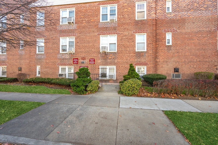 200 N Village Ave, Rockville Centre, NY for sale - Building Photo - Image 3 of 18