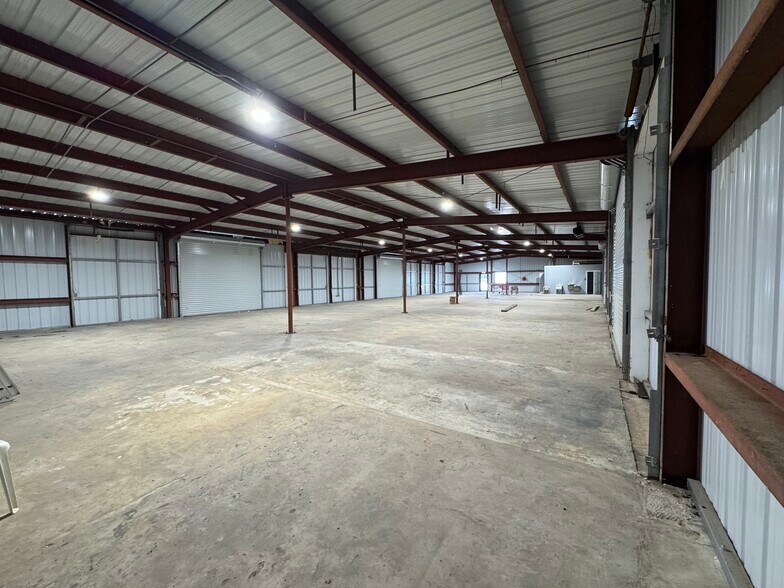 222 Industrial Loop, Orange Park, FL à louer - Photo du bâtiment - Image 2 de 7