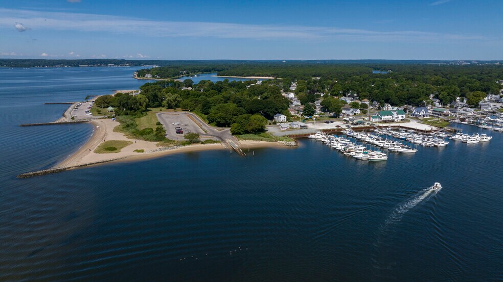 36 Bay Ave, Warwick, RI à vendre - Photo du bâtiment - Image 2 de 12