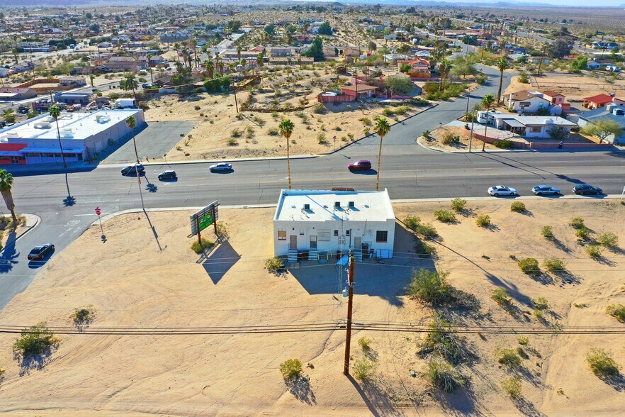 5823 Adobe Rd, Twentynine Palms, CA à vendre - Photo du bâtiment - Image 3 de 10