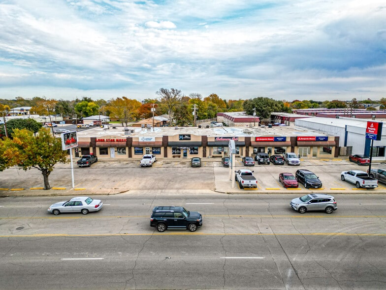 929-941 Lake Air Dr, Waco, TX for lease - Building Photo - Image 2 of 7