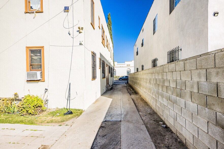2752 W 15th St, Los Angeles, CA à vendre - Photo du bâtiment - Image 3 de 7