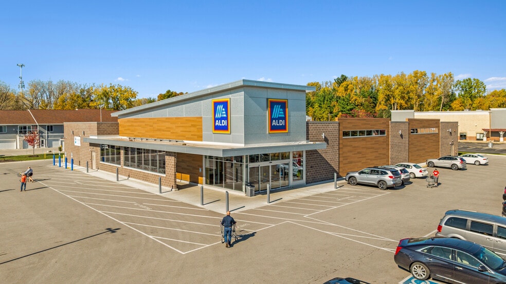 2324 Lineville rd, Suamico, WI for sale - Building Photo - Image 2 of 10