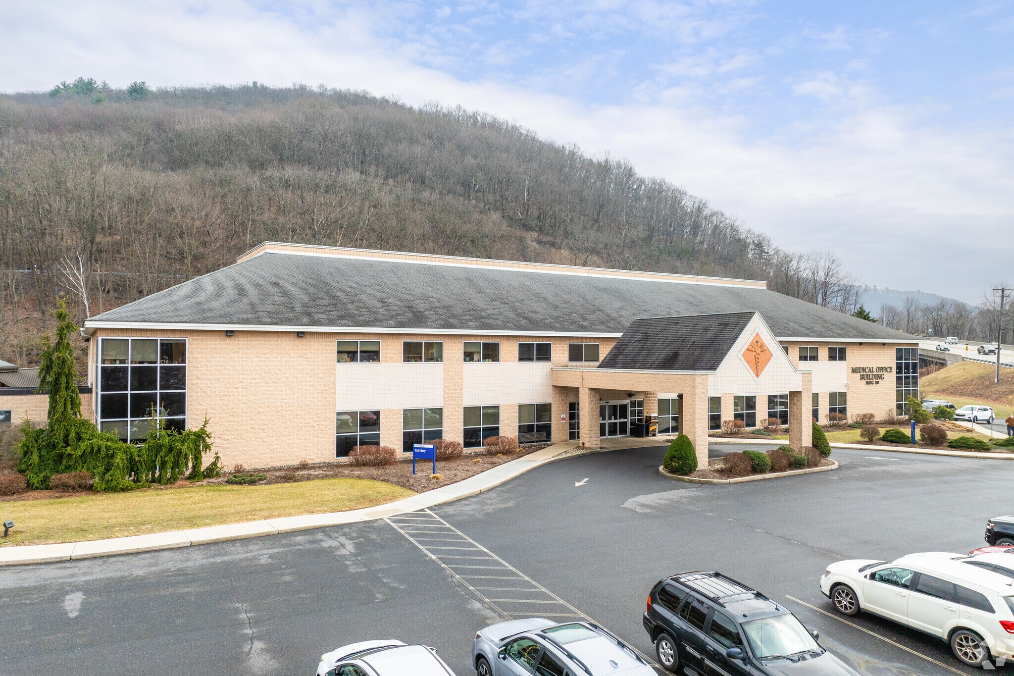 100 Schuylkill Medical Plz, Pottsville, PA for sale Primary Photo- Image 1 of 10