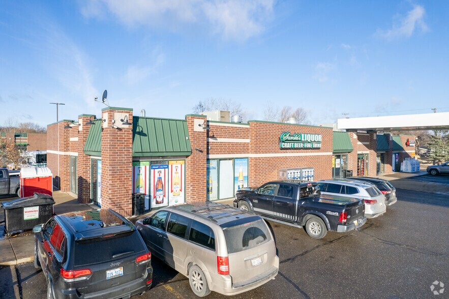 2051-2133 N Wixom Rd, Wixom, MI à louer - Photo principale - Image 3 de 3
