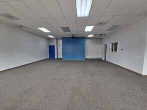 5245-5251 Commercial St SE, Salem, OR for lease Interior Photo- Image 2 of 11