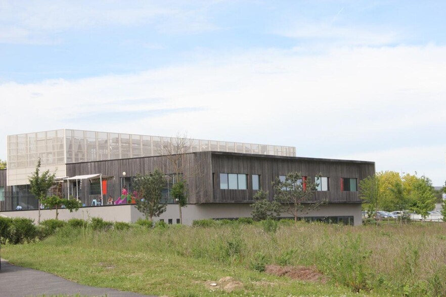 Bureau dans Roissy-en-France à louer - Photo du bâtiment - Image 3 de 5