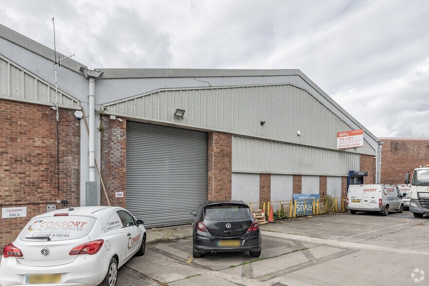 1-6 Cater Rd, Bristol à louer - Photo principale - Image 2 de 8