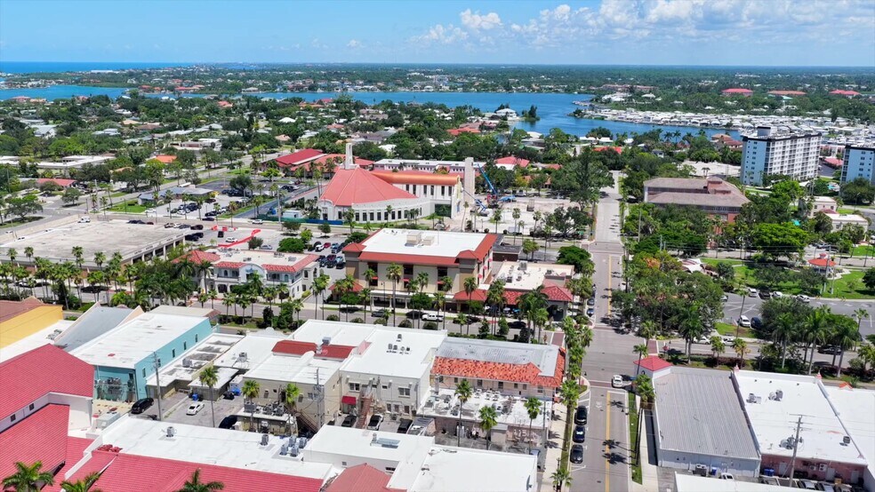 304 W Venice Ave, Venice, FL à louer - Aérien - Image 3 de 11