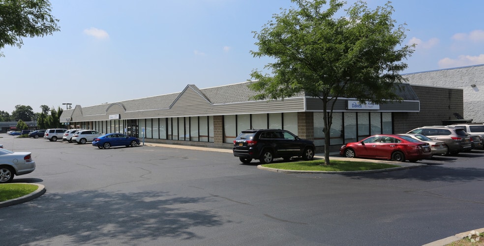 265-285 S Broadway, Hicksville, NY à louer - Photo du bâtiment - Image 3 de 4