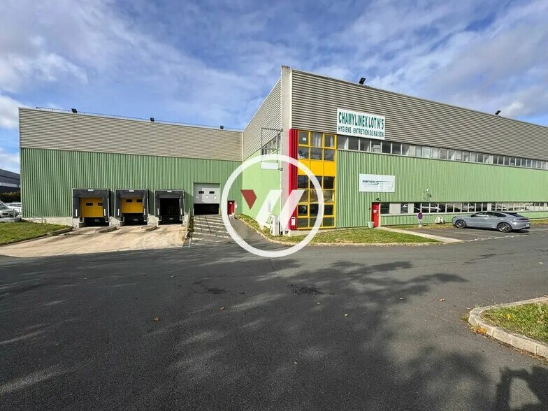 Flex in Stains for lease - Building Photo - Image 3 of 12