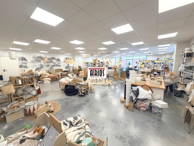 Retail in La Garde for lease - Interior Photo - Image 2 of 5