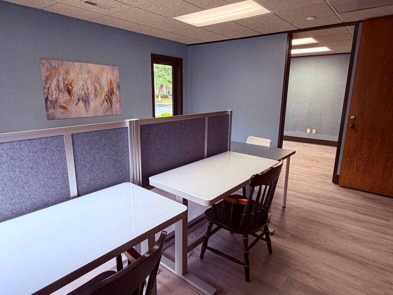 3721 W Market St, Greensboro, NC for lease - Interior Photo - Image 3 of 16