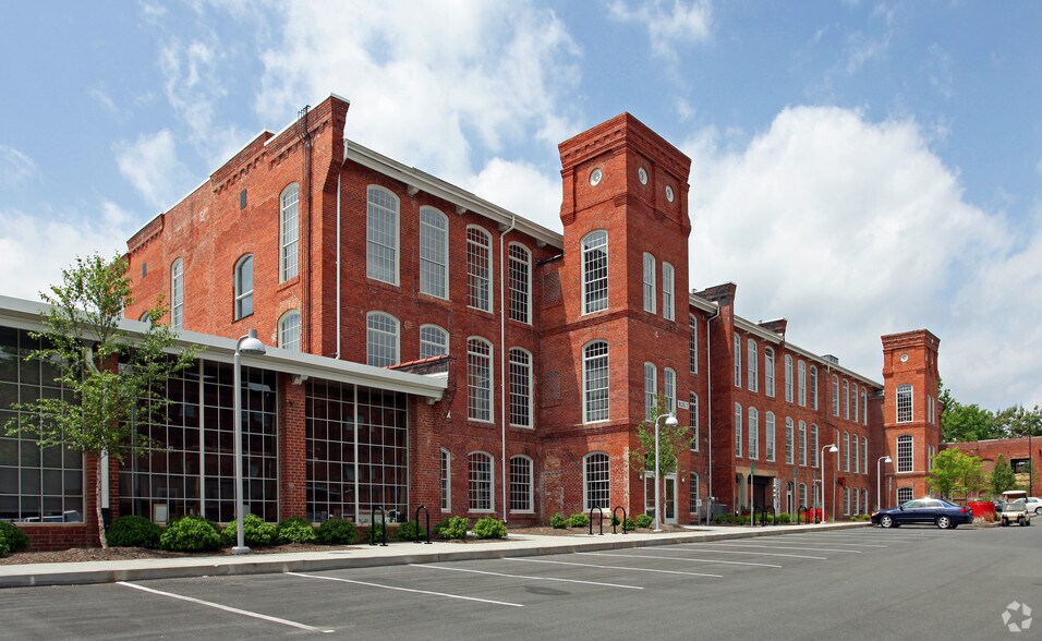807 E Main St, Durham, NC à louer - Photo du bâtiment - Image 3 de 17