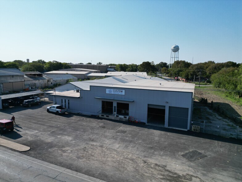 5609 Azle Ave, Sansom Park, TX à vendre - Photo du bâtiment - Image 2 de 11