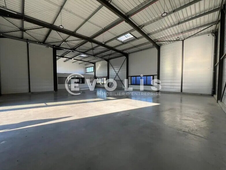 Office in Saint-Priest for lease - Interior Photo - Image 2 of 18