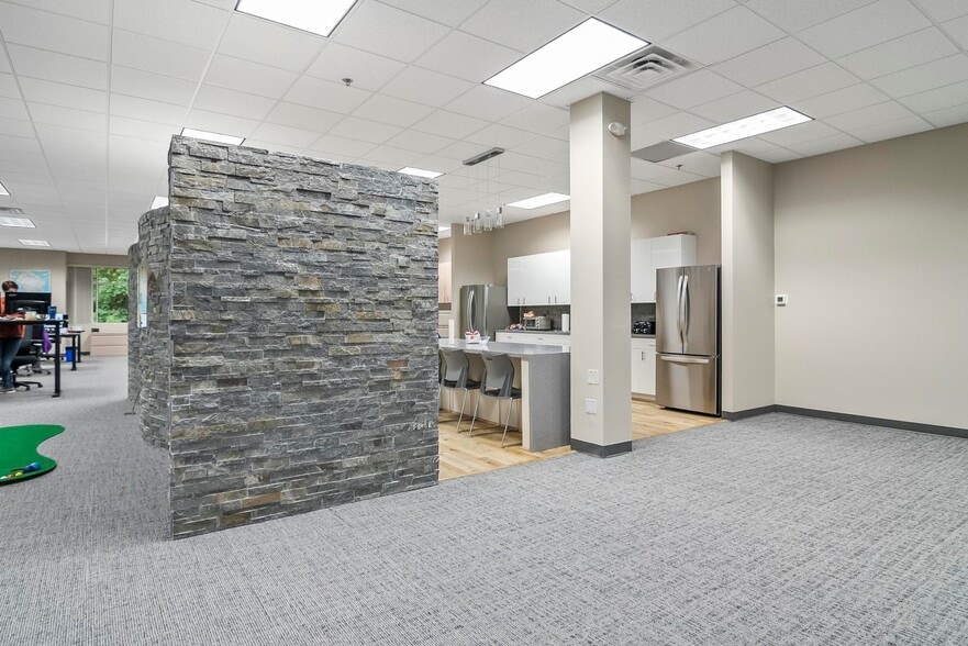 4101 Interwood N Pky, Houston, TX for lease - Interior Photo - Image 3 of 43