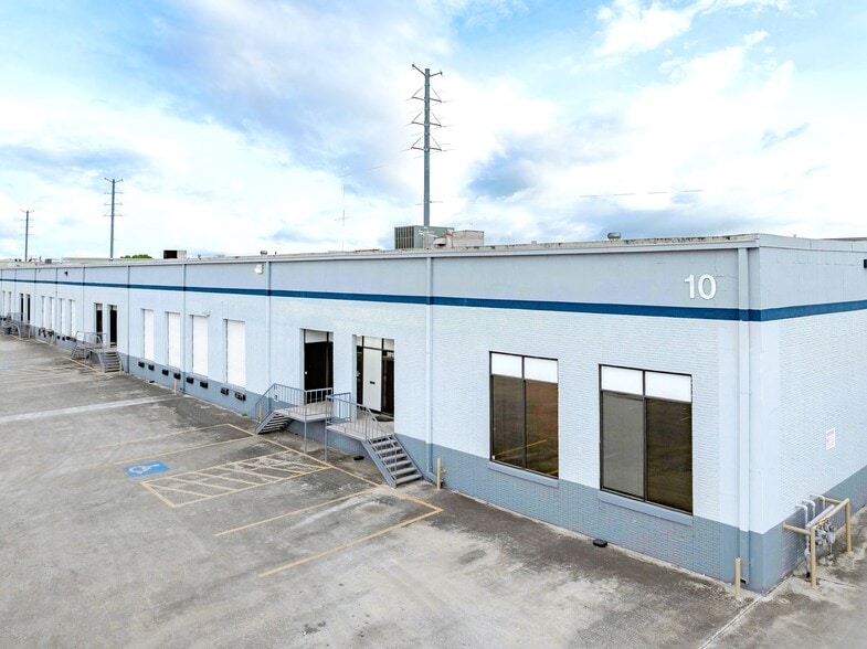 5810-5922 Business Park, San Antonio, TX for lease - Building Photo - Image 2 of 6