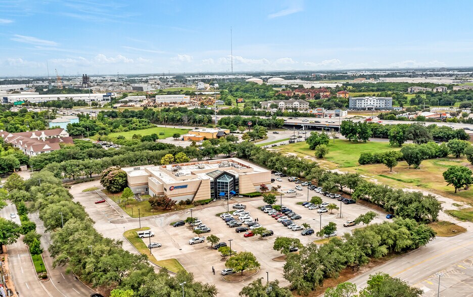 7300 W Greens Rd, Houston, TX à vendre - Photo du bâtiment - Image 2 de 9