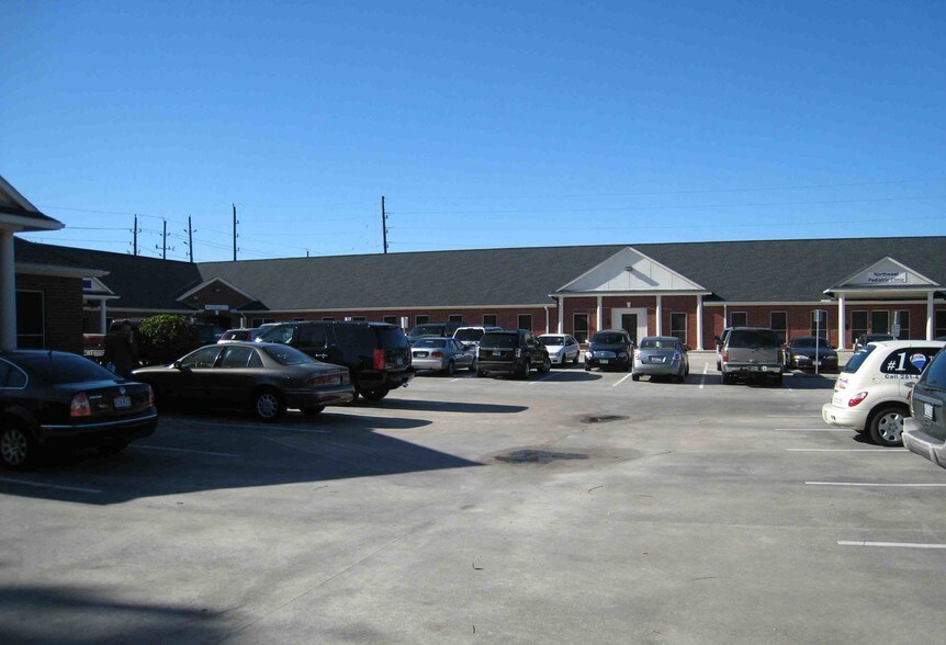 4560 FM 1960 Rd W, Houston, TX à louer - Photo du bâtiment - Image 2 de 17