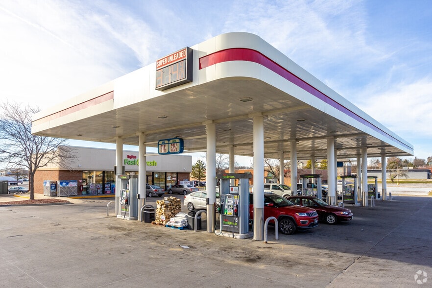 1113 E Army Post Rd, Des Moines, IA for sale - Building Photo - Image 2 of 3