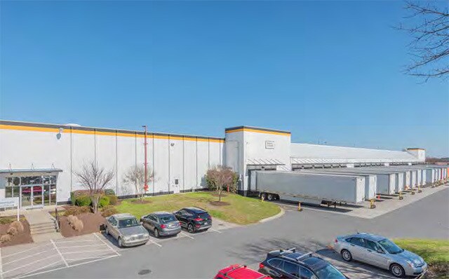 1900 Continental Blvd, Charlotte, NC à louer - Photo du bâtiment - Image 3 de 4