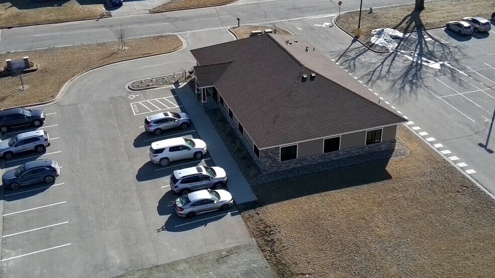 307 N Mantorville Ave, Kasson, MN à louer - Vidéo sur l’inscription commerciale - Image 3 de 8