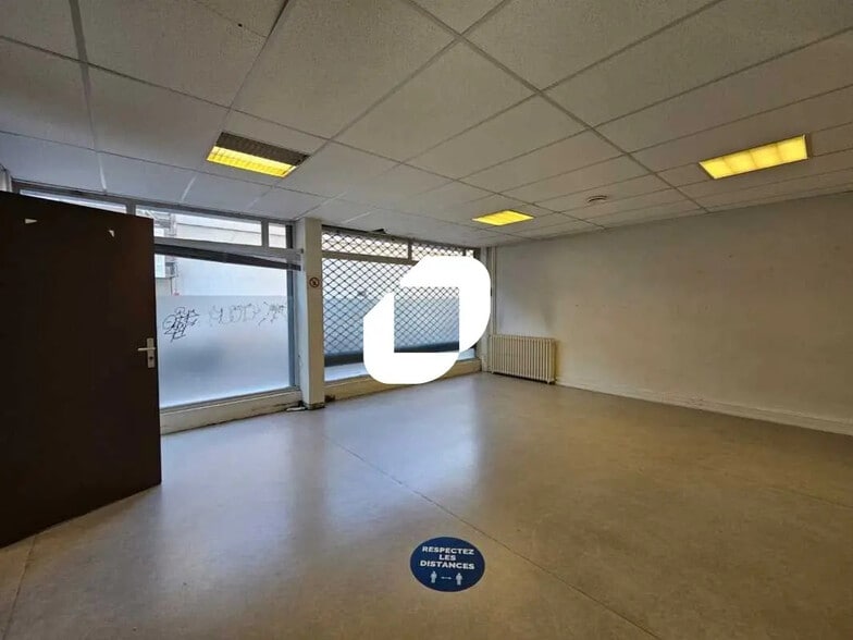 Retail in Paris for lease - Interior Photo - Image 3 of 14