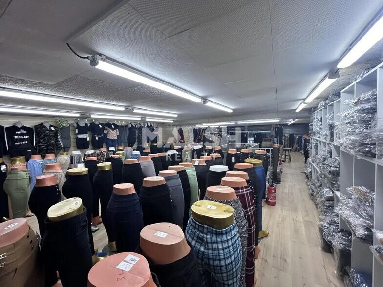 Retail in Lyon for lease - Interior Photo - Image 2 of 6