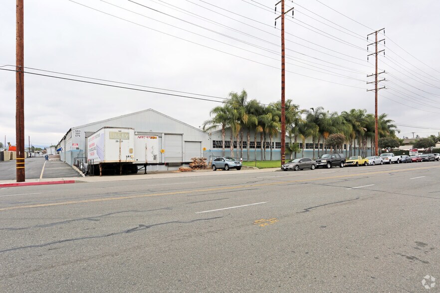 551-583 N Batavia St, Orange, CA à louer - Photo du bâtiment - Image 3 de 4