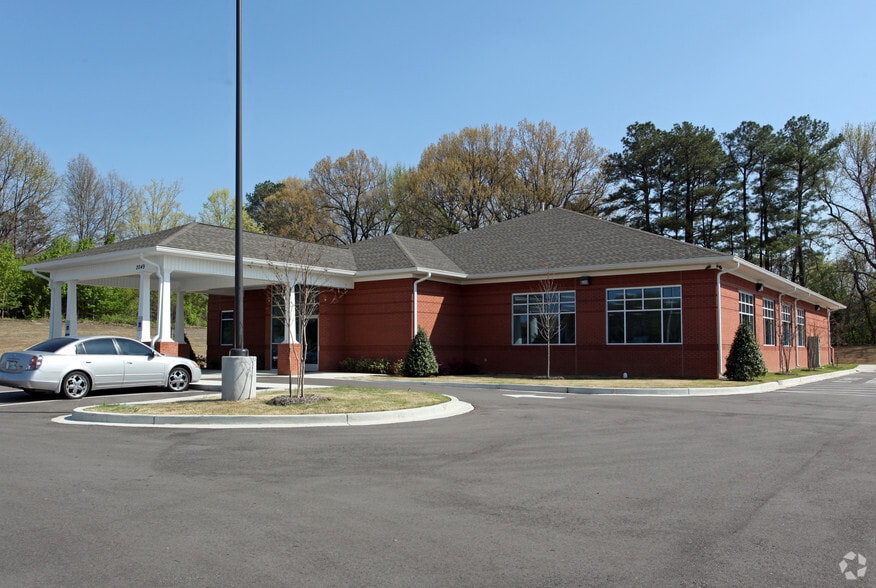 2049 E Shelby Dr, Memphis, TN for sale - Primary Photo - Image 1 of 3