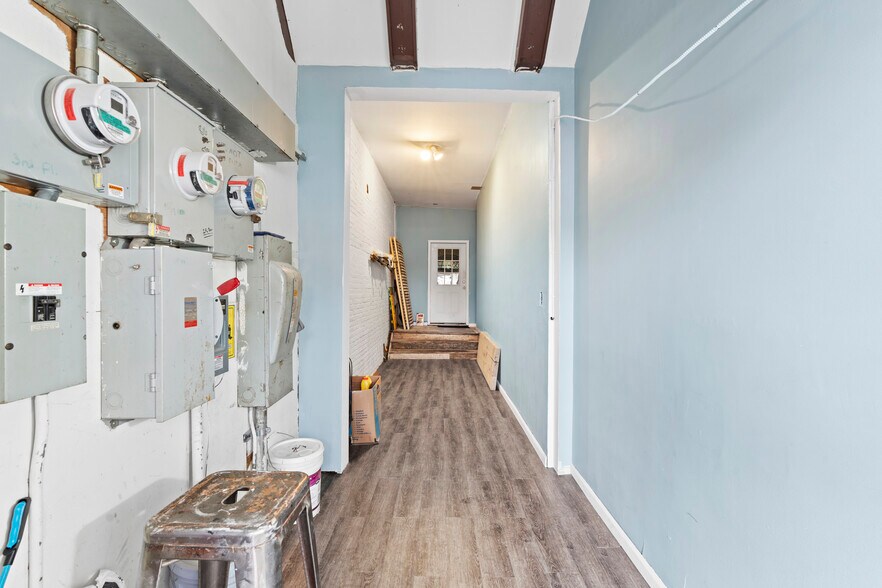 194 Bay St, Staten Island, NY for sale - Interior Photo - Image 2 of 25