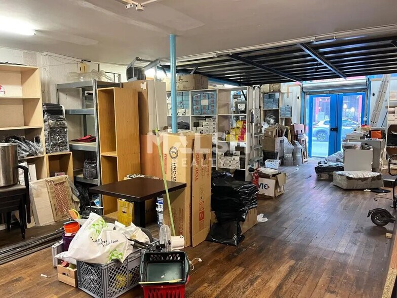 Retail in Lyon for lease - Interior Photo - Image 2 of 6