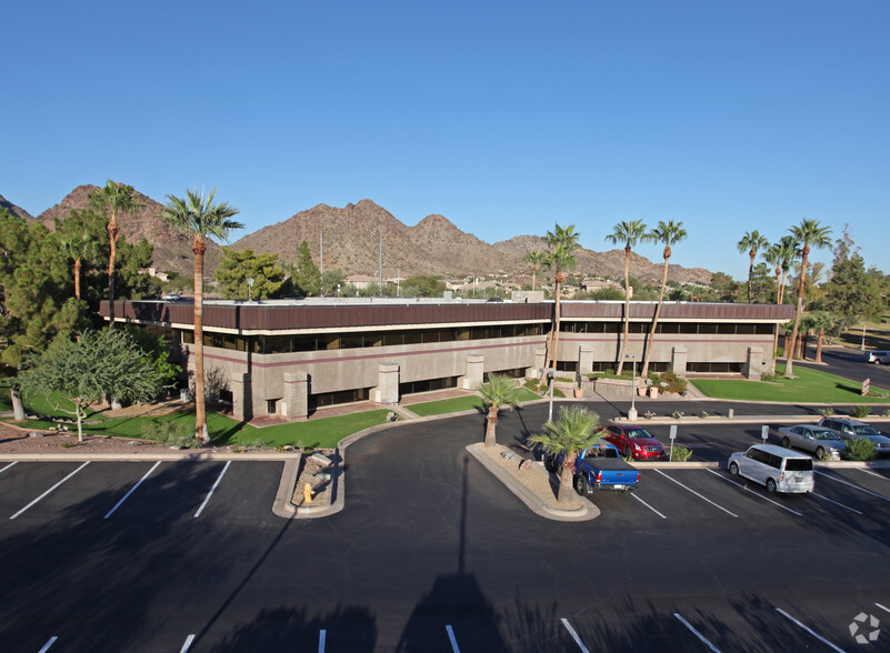 6245 N 24th Pky, Phoenix, AZ for lease - Primary Photo - Image 1 of 6