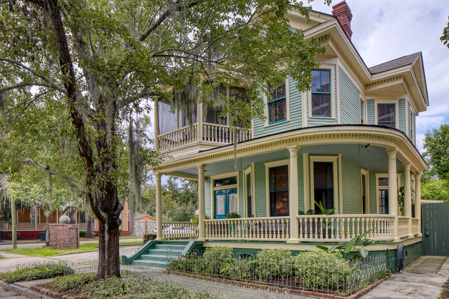 204 E 39th St, Savannah, GA for sale - Primary Photo - Image 1 of 66