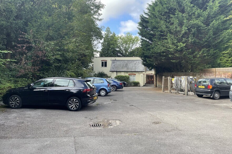 Pebble Close, Tadworth à louer - Photo du bâtiment - Image 2 de 33