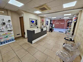 Plus de détails pour Multi-résidentiel à vendre