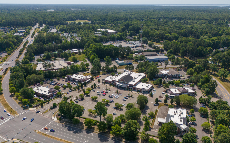 Monticello Ave & Ironbound Rd, Williamsburg, VA à louer - Photo du bâtiment - Image 1 de 3