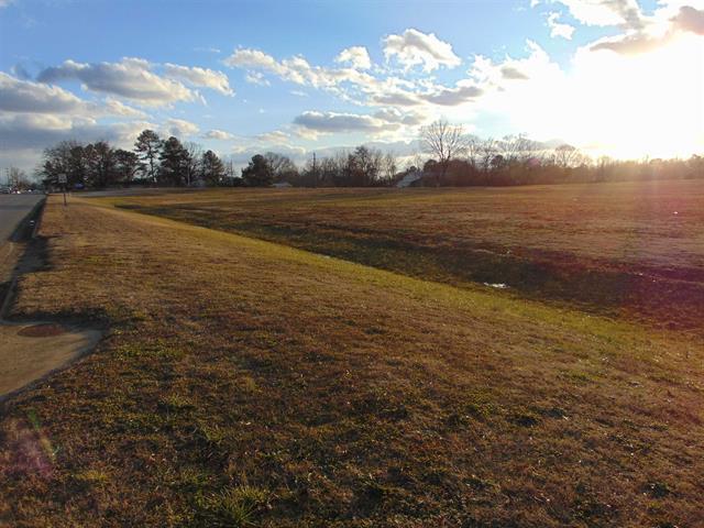3713 Cloverdale Rd, Florence, AL à vendre - Photo du bâtiment - Image 3 de 10