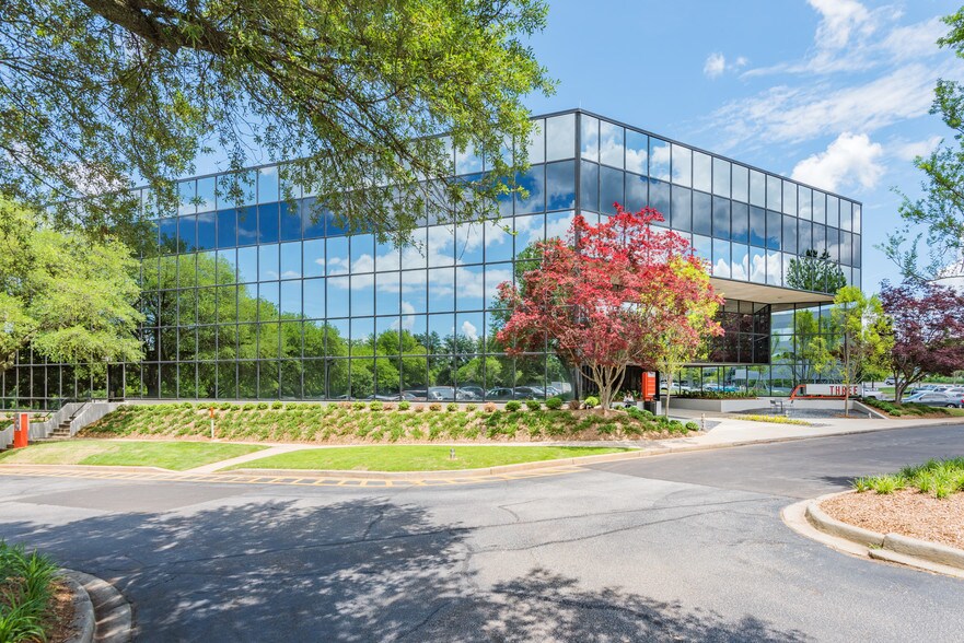 777 Lowndes Hill Rd, Greenville, SC à louer - Photo du bâtiment - Image 2 de 9
