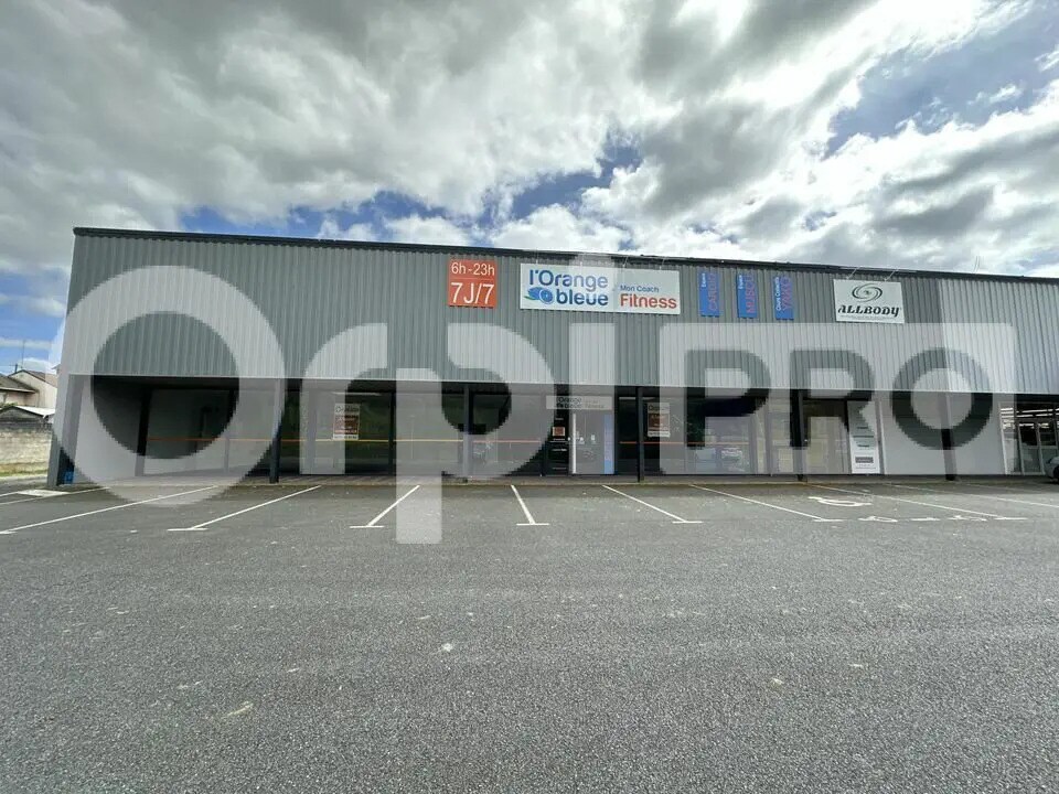 Retail in Montluçon for lease Building Photo- Image 1 of 13