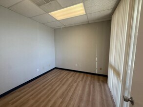 288/264 N Ironwood Dr, Apache Junction, AZ for lease Interior Photo- Image 2 of 5