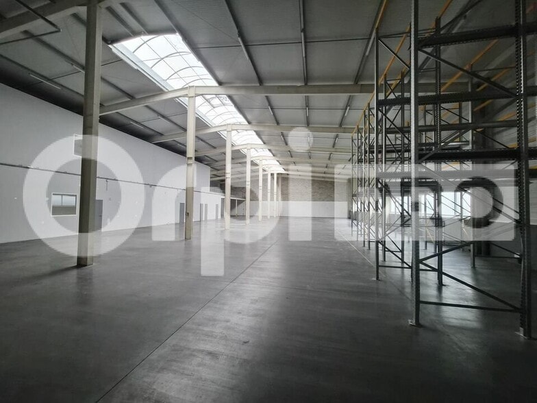 Flex in Reims for lease - Building Photo - Image 3 of 9