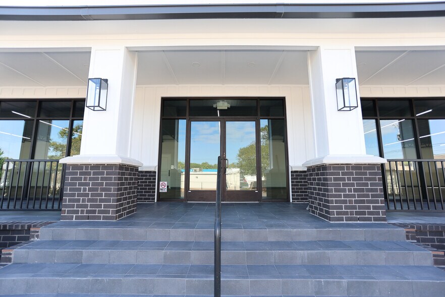 2121 Timber Lane St, Conroe, TX à vendre - Photo du bâtiment - Image 3 de 10