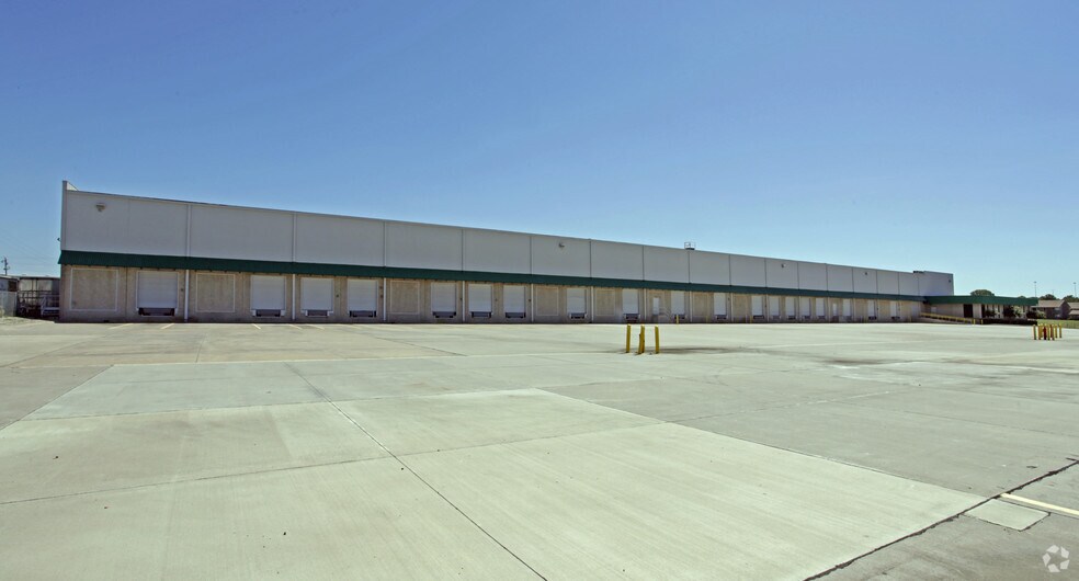 1701 Timberlake Dr, Arlington, TX à louer - Photo du bâtiment - Image 2 de 7