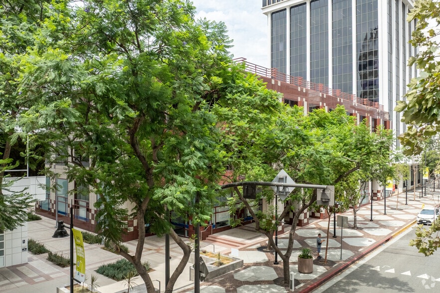 525 N Brand Blvd, Glendale, CA for lease - Building Photo - Image 3 of 31