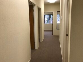 11899 Edgewood Rd, Auburn, CA à louer Photo intérieure- Image 2 de 5