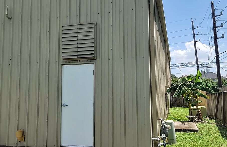 8134 Dowdell Rd, Tomball, TX à vendre - Photo du bâtiment - Image 2 de 3