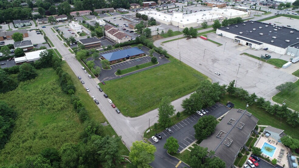 3241 Loch Ness Dr, Lexington, KY à vendre - Photo du bâtiment - Image 2 de 7